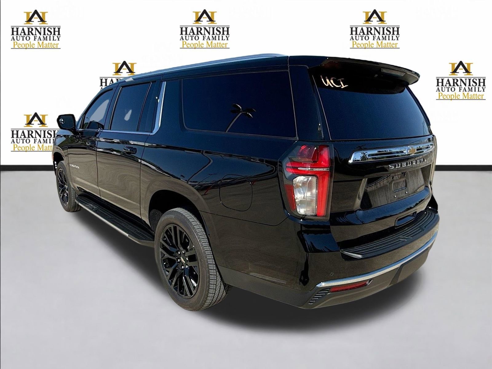 Used 2024 Chevrolet Suburban LT w/ LT Signature Plus Package AWD/4WD image 3