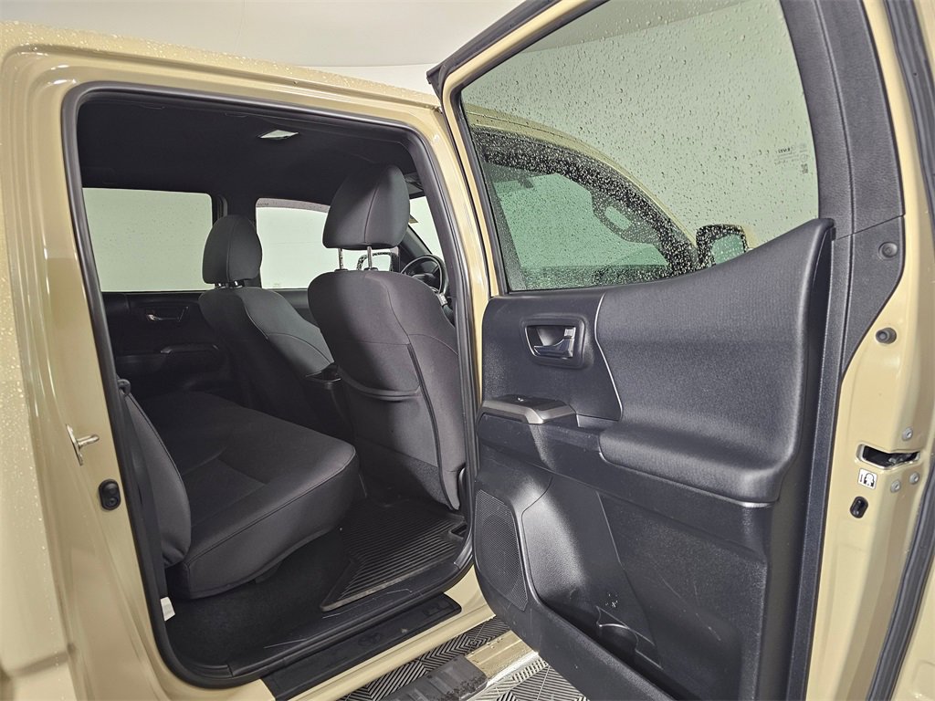 Used 2016 Toyota Tacoma TRD Off-Road image 15