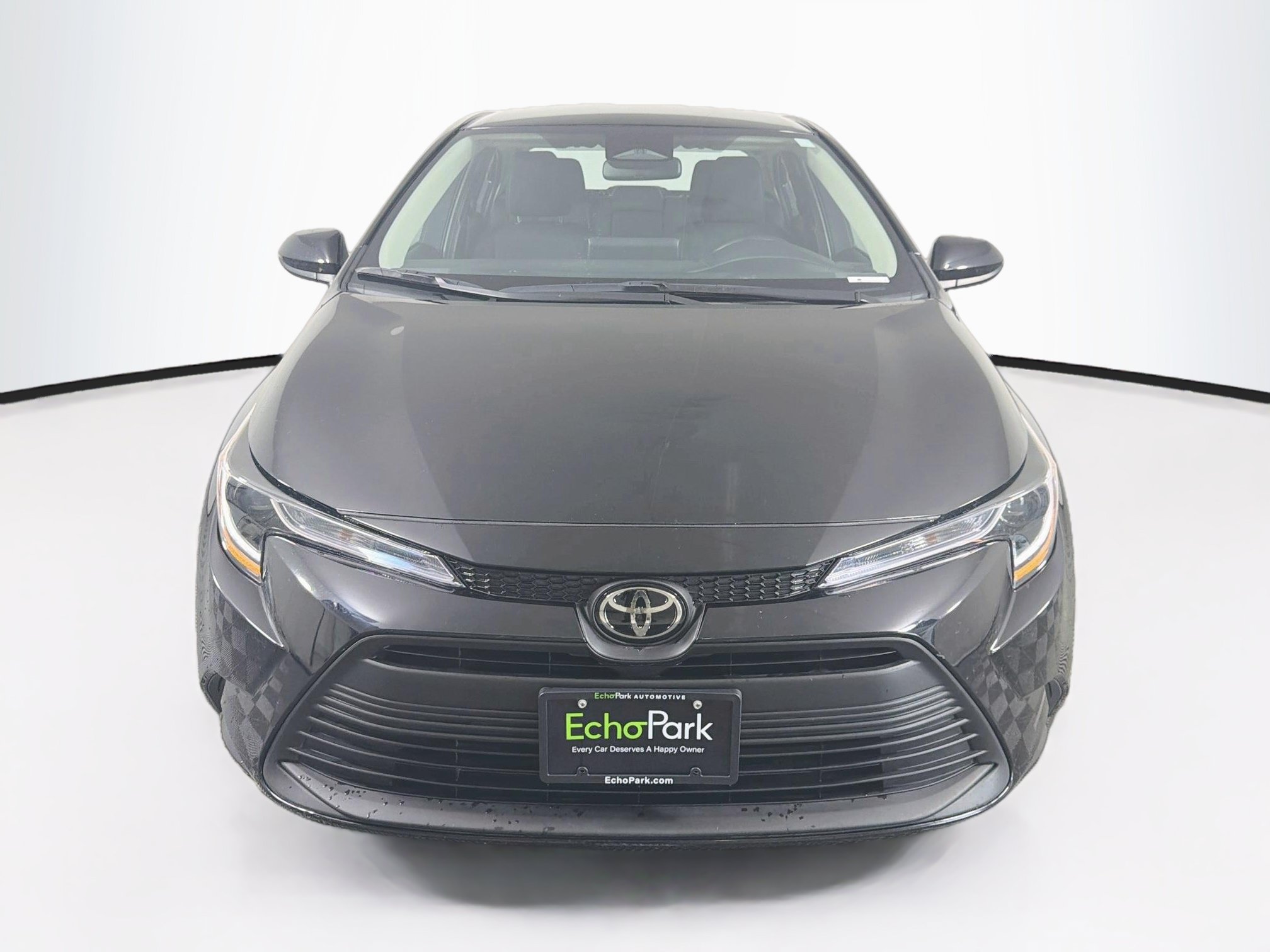 Used 2025 Toyota Corolla LE FWD image 2