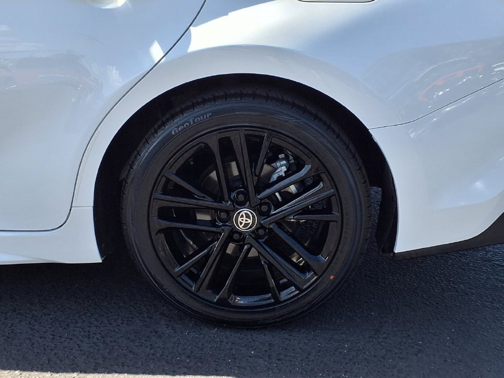 Used 2025 Toyota Camry SE FWD image 4