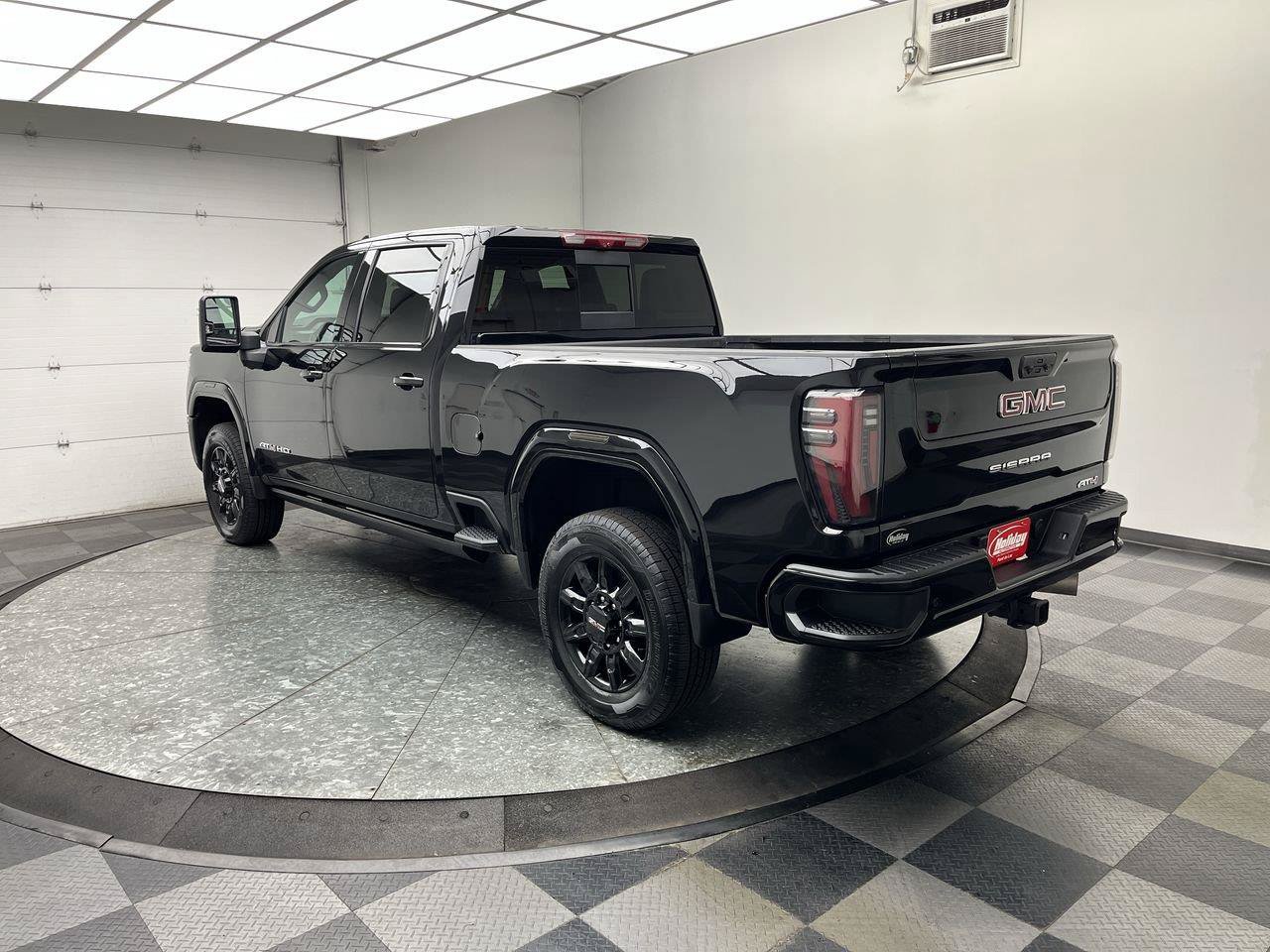 Certified 2025 GMC Sierra 2500 AT4 w/ AT4 Premium Plus Package AWD/4WD image 2