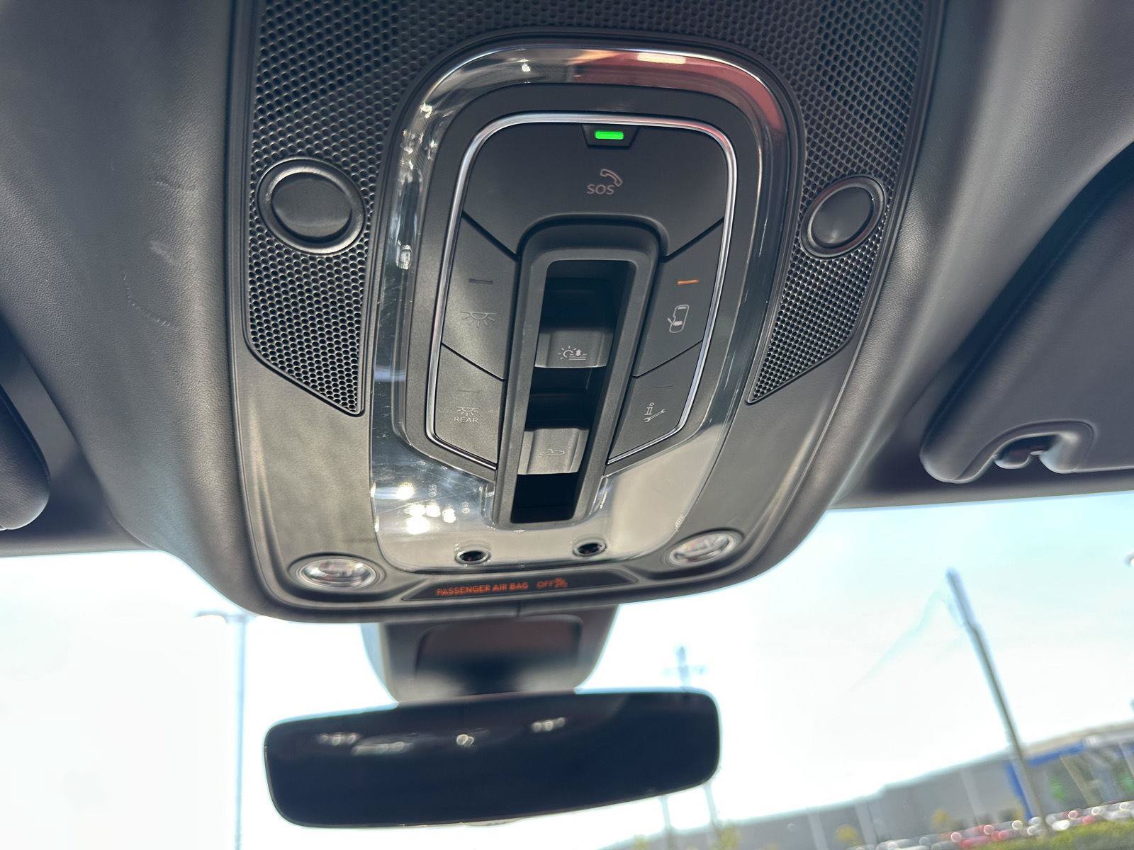 Used 2022 Bentley Bentayga AWD/4WD image 43