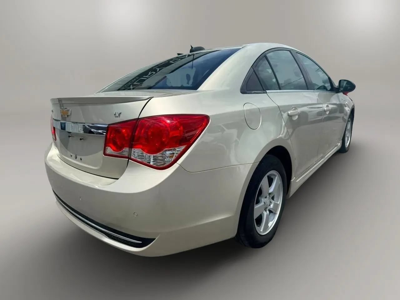 Used 2016 Chevrolet Cruze LT w/ Sun And Sound Package FWD image 6