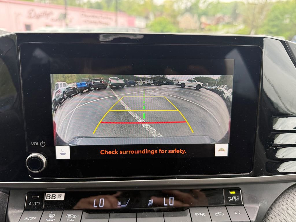 Used 2025 Toyota Camry SE FWD image 18