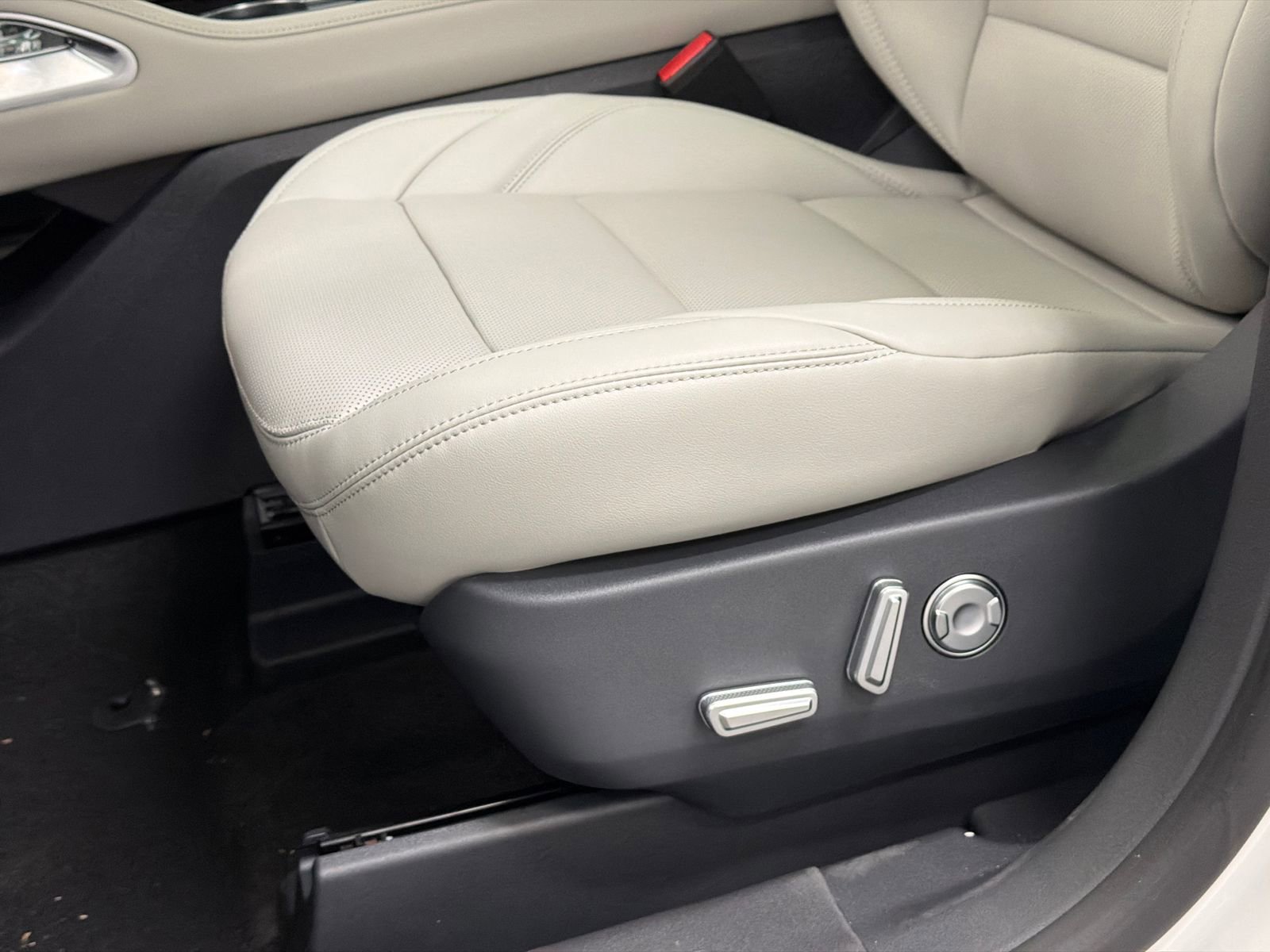 New 2026 Lincoln Nautilus Premier w/ Equipment Group 102A image 17