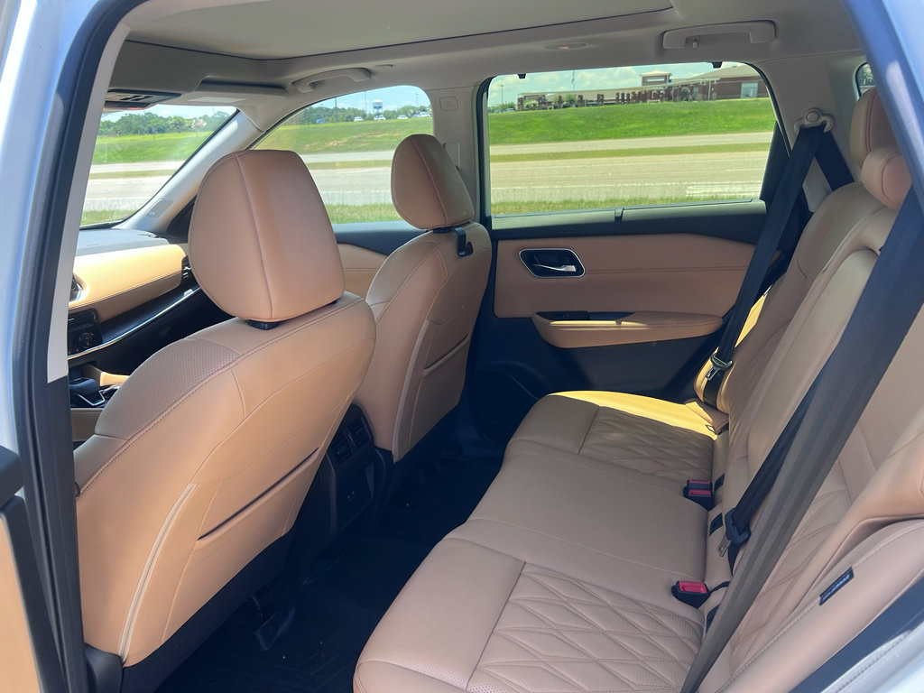 Used 2023 Nissan Rogue Platinum FWD image 19