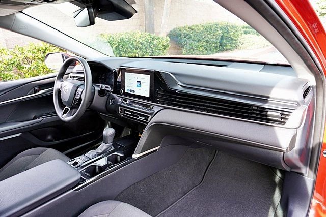 Used 2025 Toyota Camry LE w/ Convenience Package FWD image 10