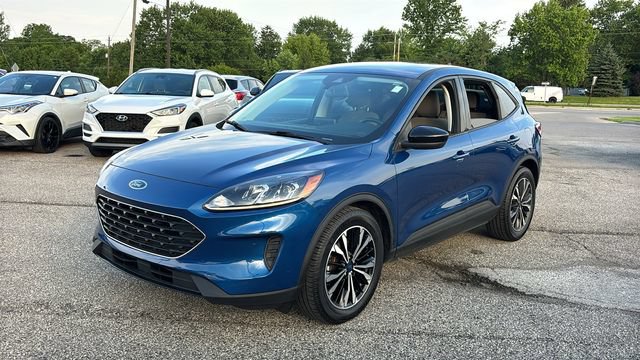 Used 2022 Ford Escape SE w/ SE Sport Appearance Package FWD image 2