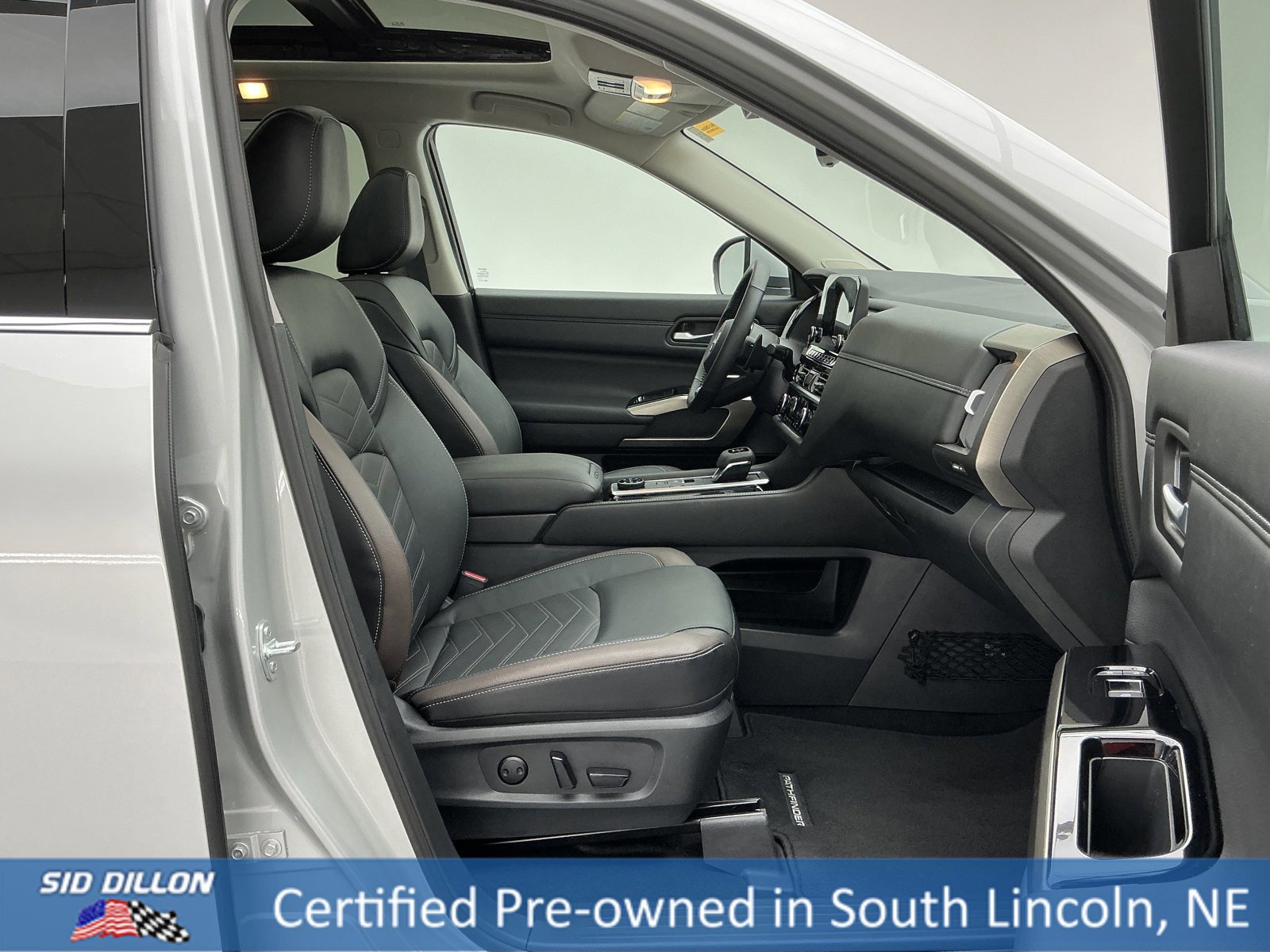 Used 2024 Nissan Pathfinder Platinum image 27
