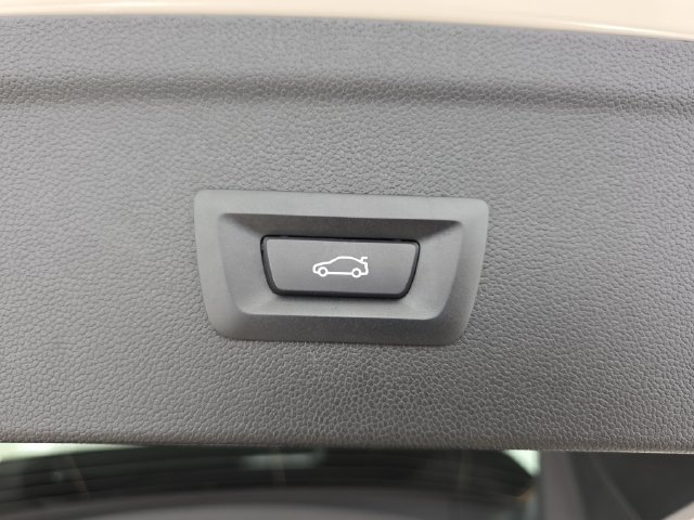 Certified 2026 BMW iX xDrive45 AWD/4WD image 32