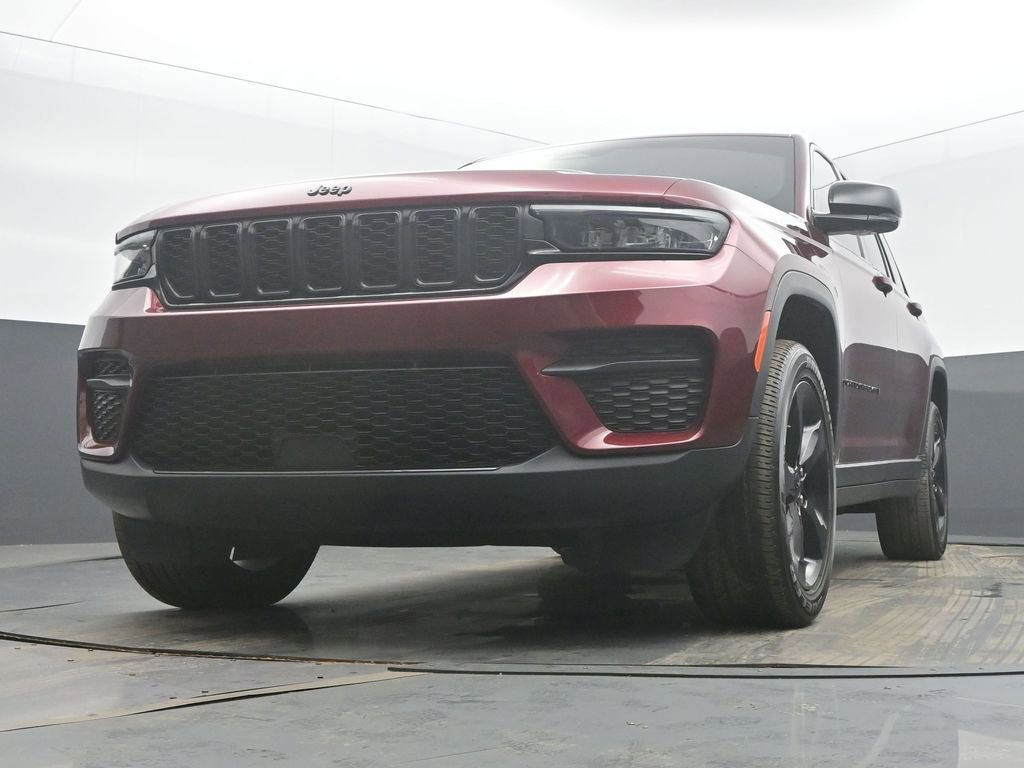 Used 2023 Jeep Grand Cherokee Altitude image 46