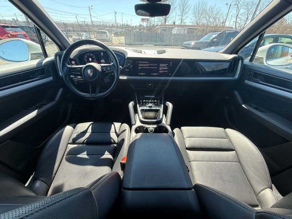 Used 2024 Porsche Cayenne image 34