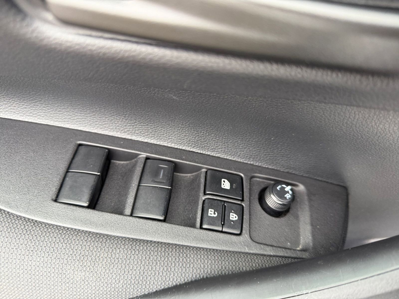 Used 2025 Toyota Corolla LE image 20