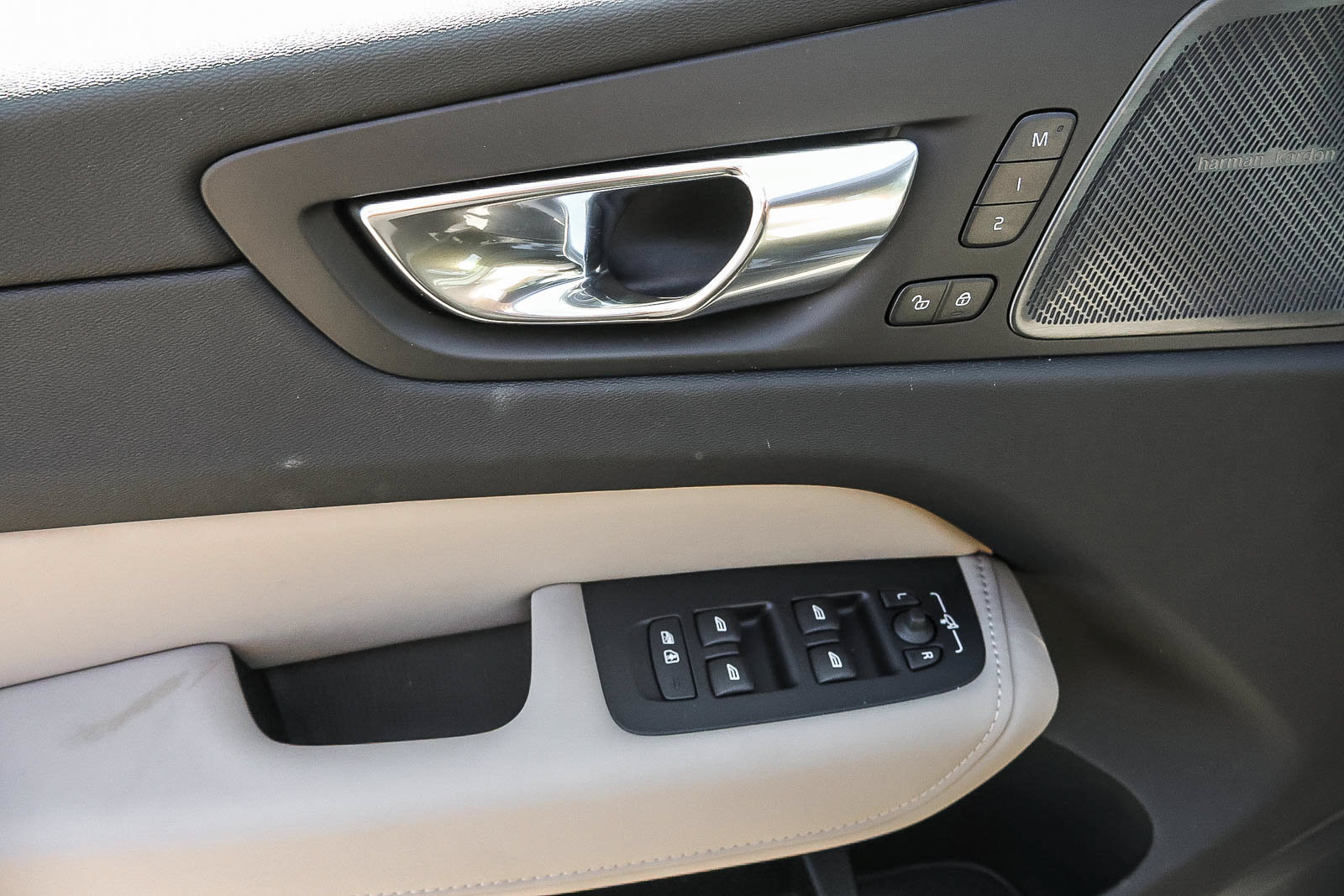 New 2026 Volvo XC60 T8 Plus w/ Climate Package AWD/4WD image 29
