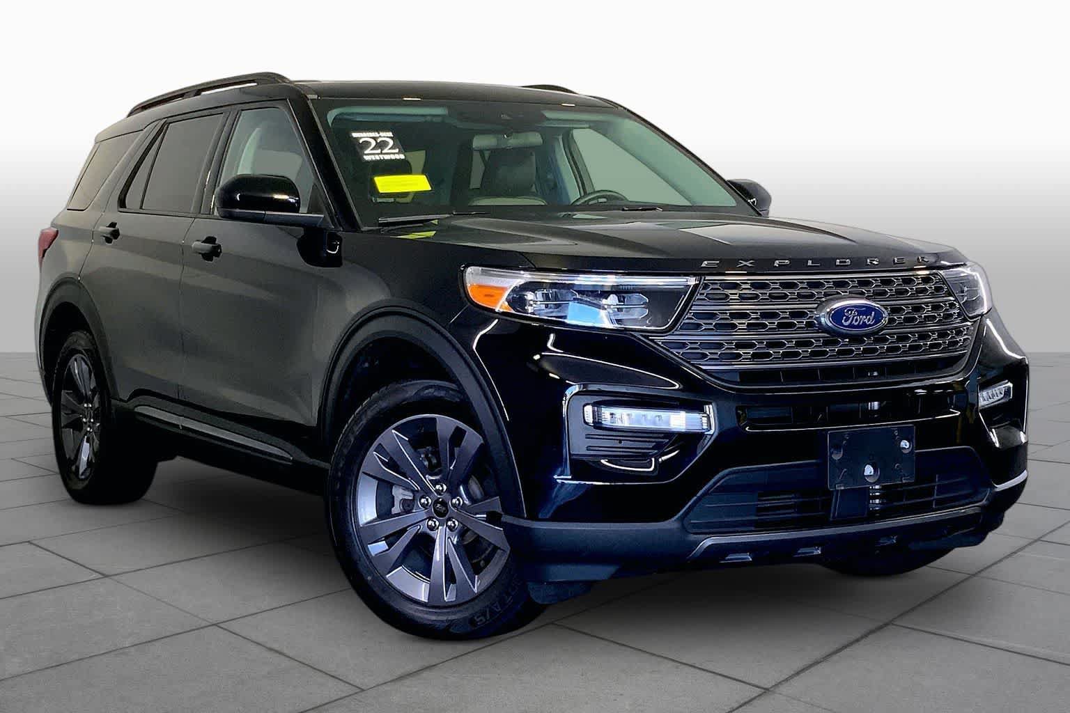 Used 2022 Ford Explorer XLT w/ Equipment Group 202A AWD/4WD image 3
