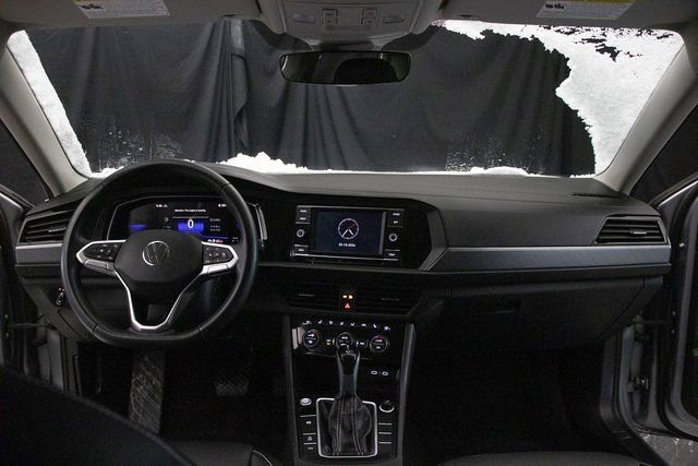 Used 2024 Volkswagen Jetta SE image 20