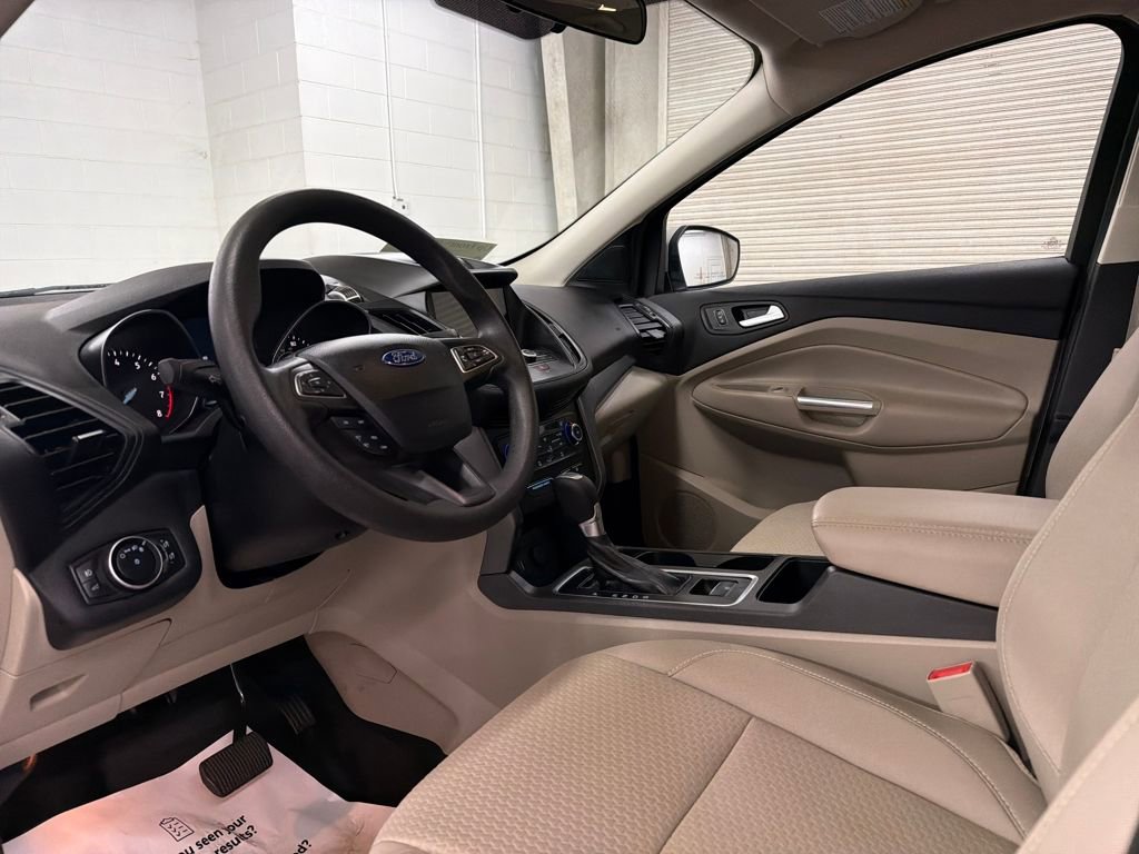 Certified 2017 Ford Escape SE w/ Equipment Group 201A image 6
