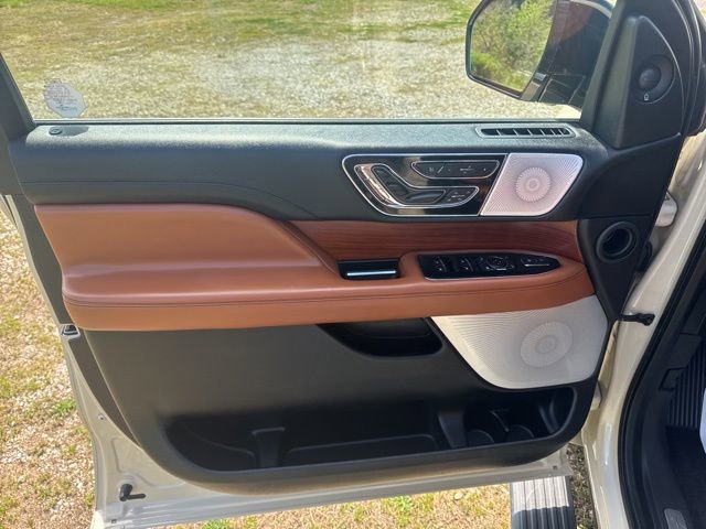 Used 2018 Lincoln Navigator Reserve w/ Technology Package AWD/4WD image 16