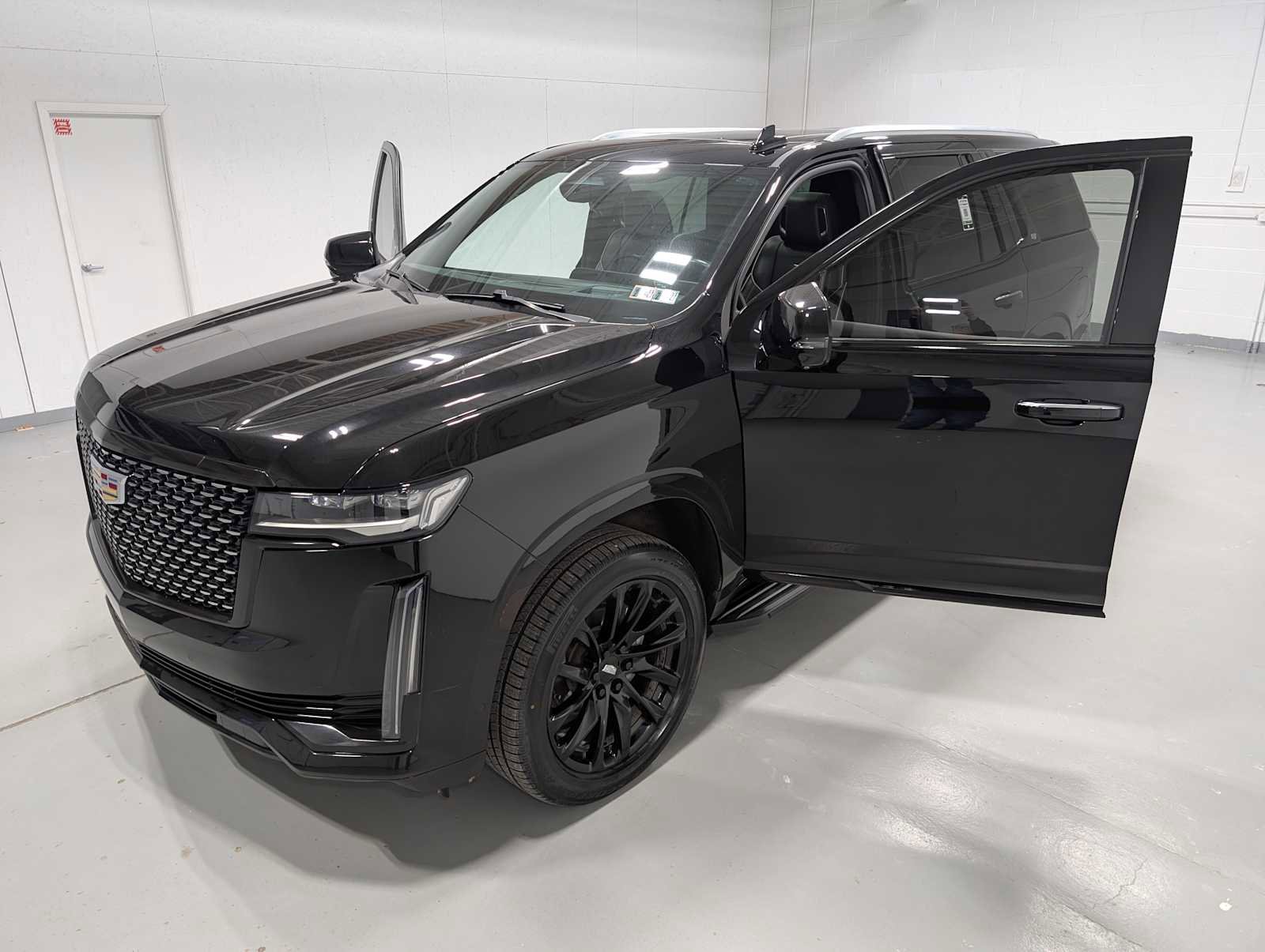 Used 2021 Cadillac Escalade Premium Luxury image 15