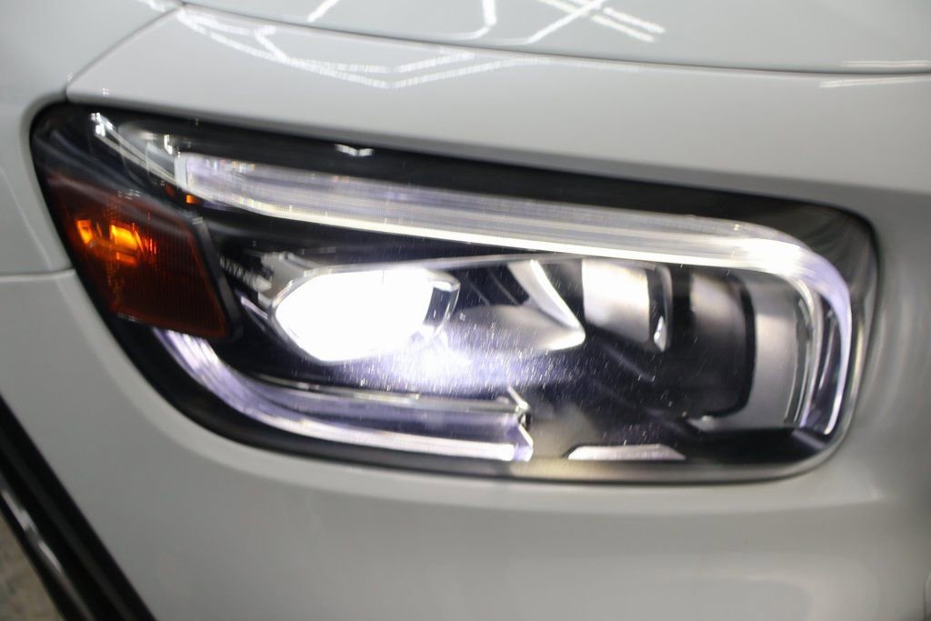 Used 2020 Mercedes-Benz GLB 250 w/ Premium Package image 25