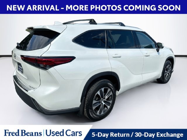 Used 2022 Toyota Highlander XLE AWD/4WD image 10