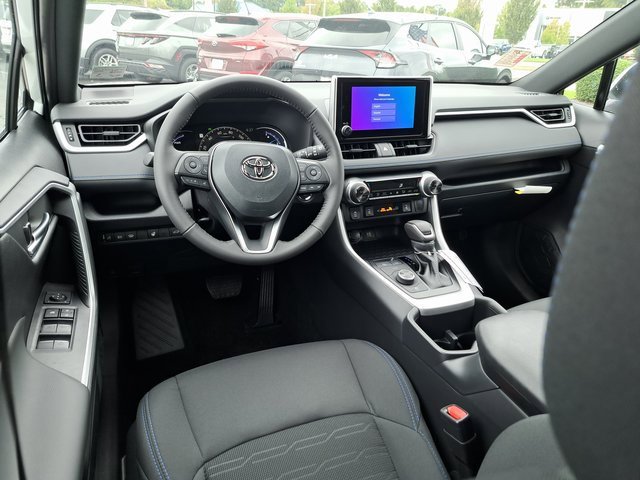 New 2025 Toyota RAV4 SE image 10