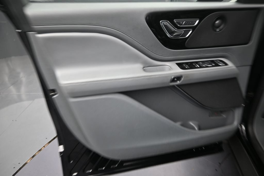 Used 2021 Lincoln Aviator Grand Touring w/ Equipment Group 301A AWD/4WD image 10
