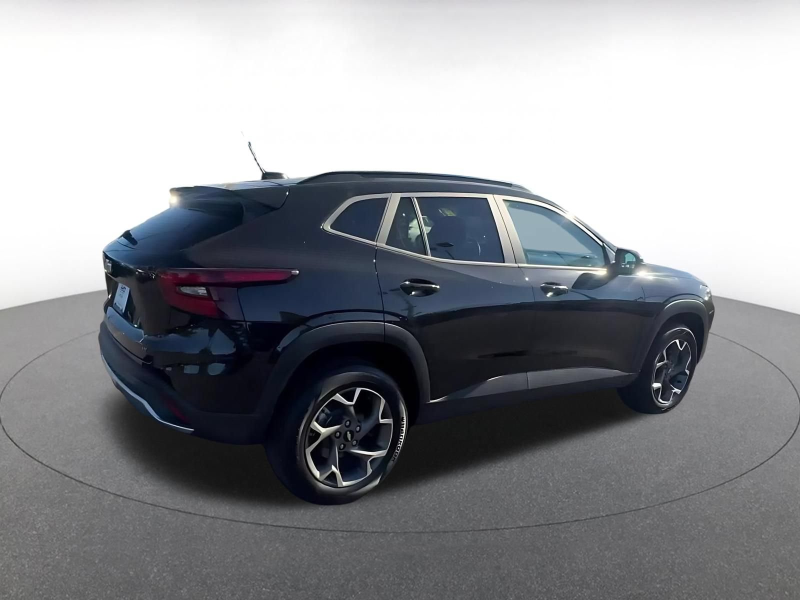 Used 2025 Chevrolet Trax LT w/ LT Convenience Package FWD image 14
