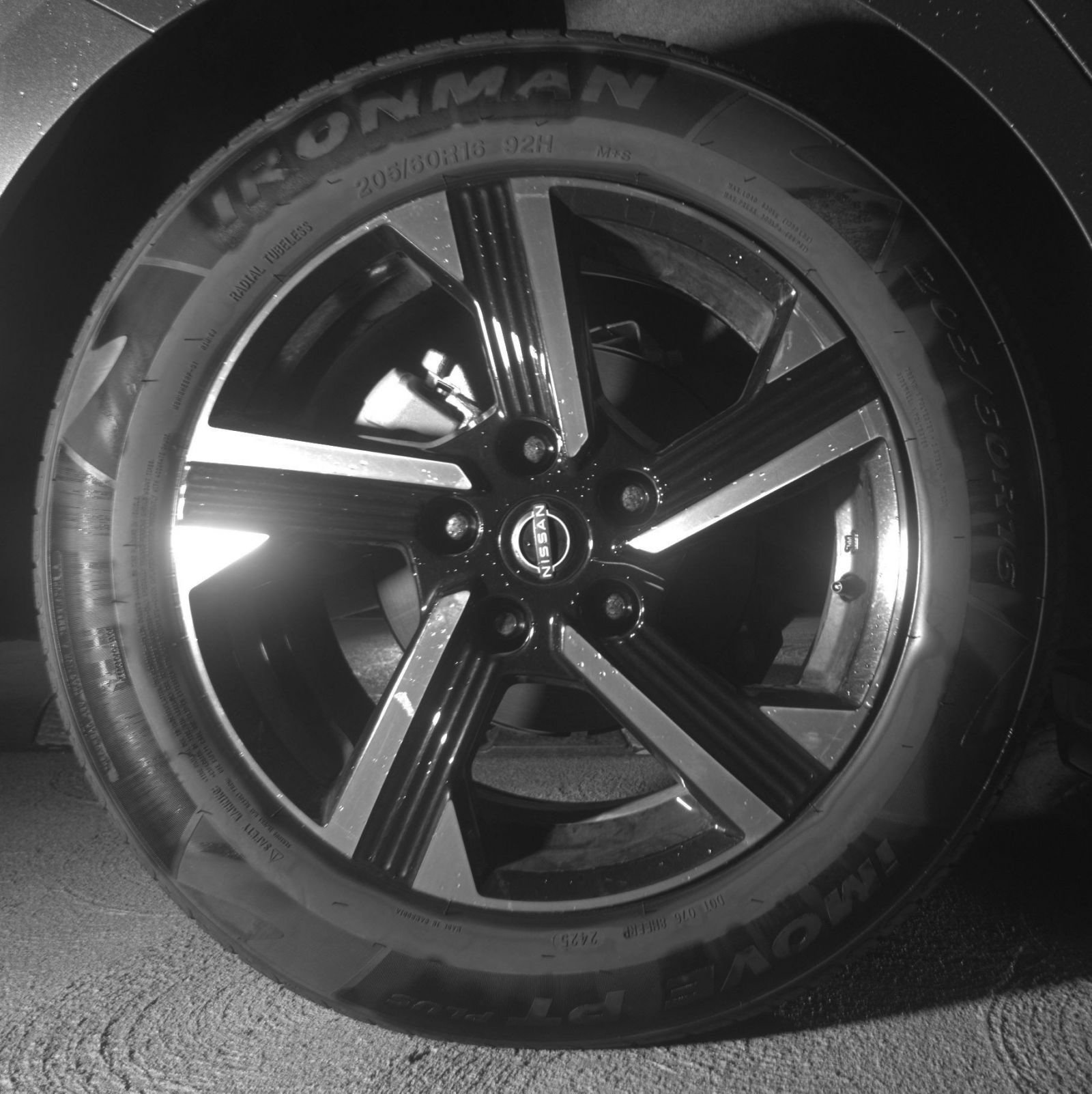 Used 2025 Nissan Sentra SV FWD image 18