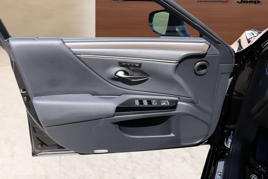 Used 2024 Lexus ES 350 F Sport w/ Accessory Package (Z2) FWD image 11