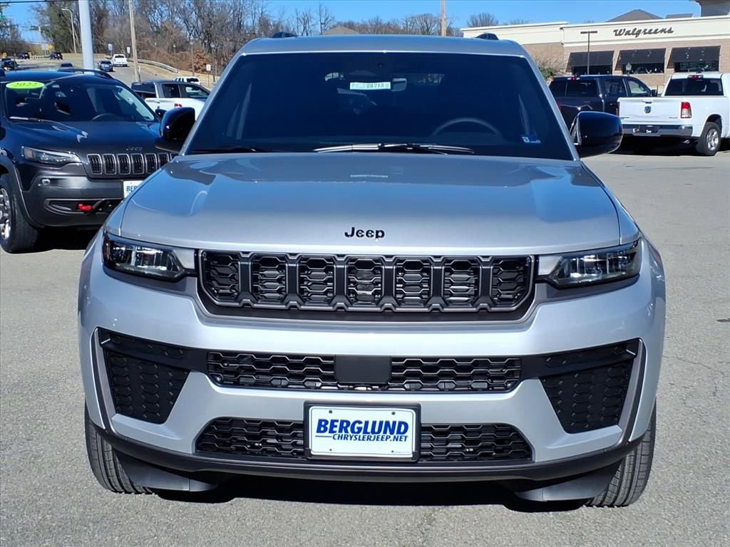 New 2026 Jeep Grand Cherokee Altitude image 9