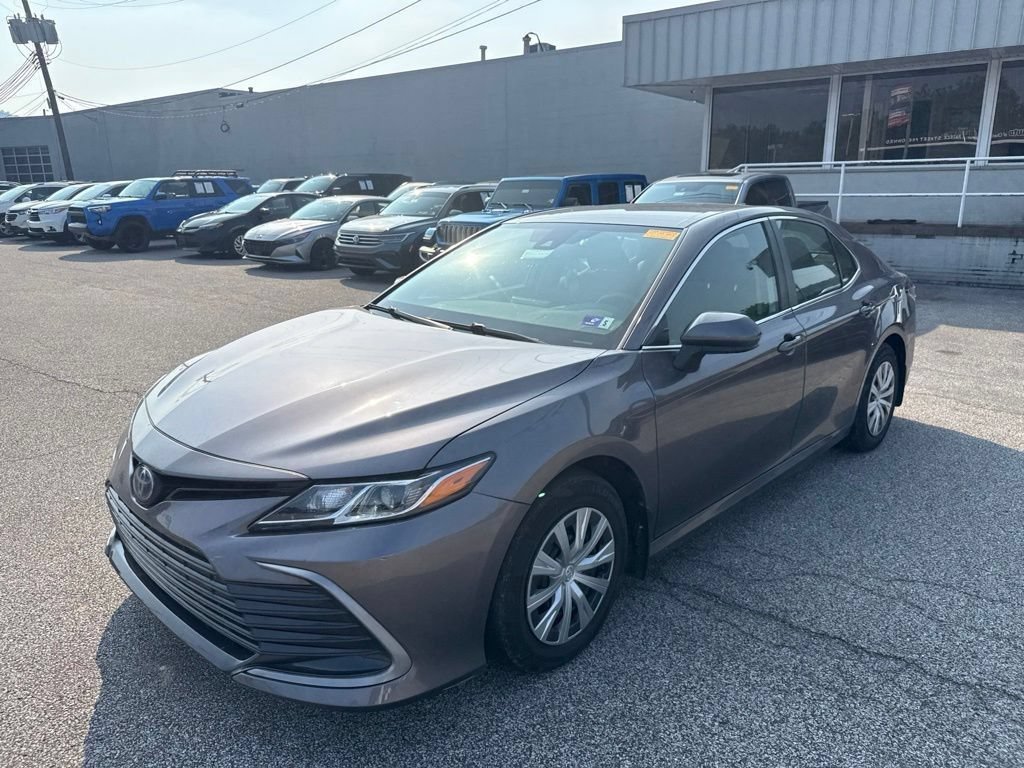 Used 2022 Toyota Camry LE FWD image 3