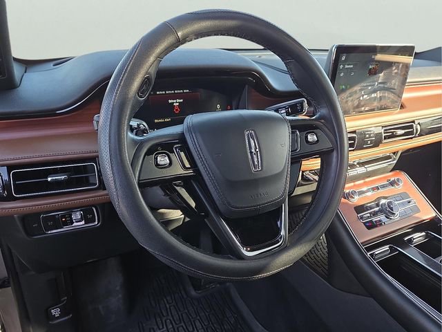 Used 2023 Lincoln Aviator Reserve w/ Equipment Group 201A image 12