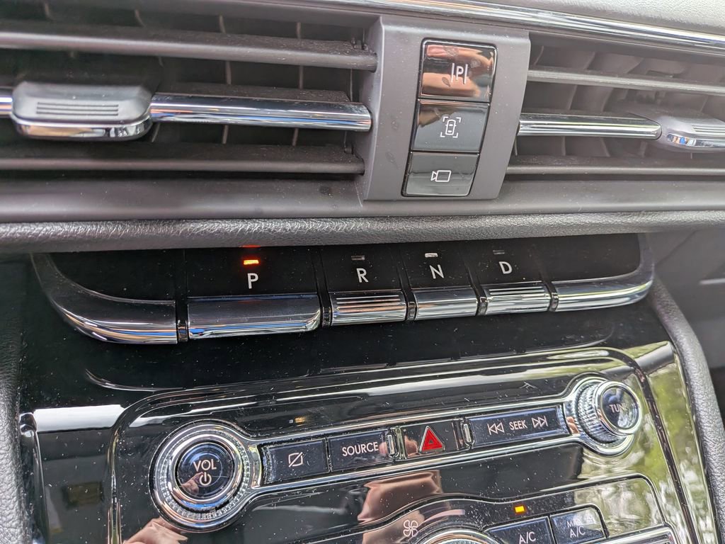 Used 2021 Lincoln Corsair FWD w/ Equipment Group 101A image 18