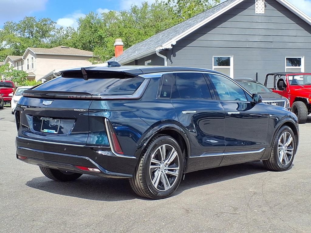 Used 2024 Cadillac Lyriq Luxury w/ LPO, Floor Liner Package AWD/4WD image 7