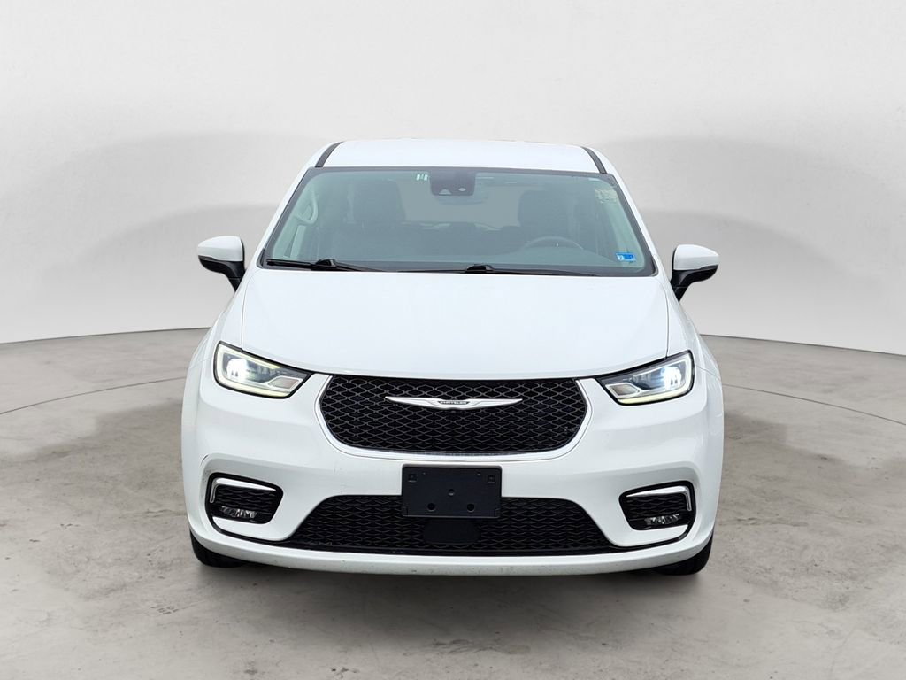 Used 2023 Chrysler Pacifica Touring-L image 8