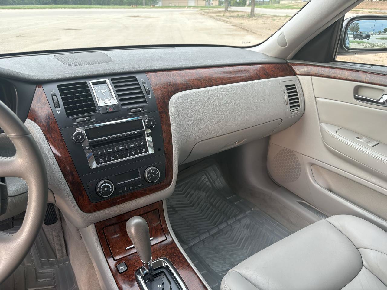 Used 2006 Cadillac DTS FWD image 48