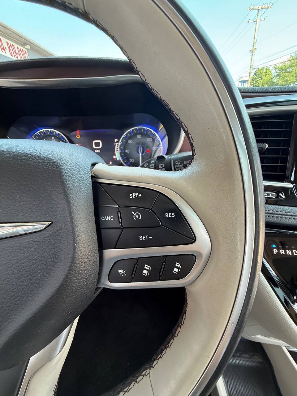 Used 2018 Chrysler Pacifica Limited w/ Tire & Wheel Group FWD image 22