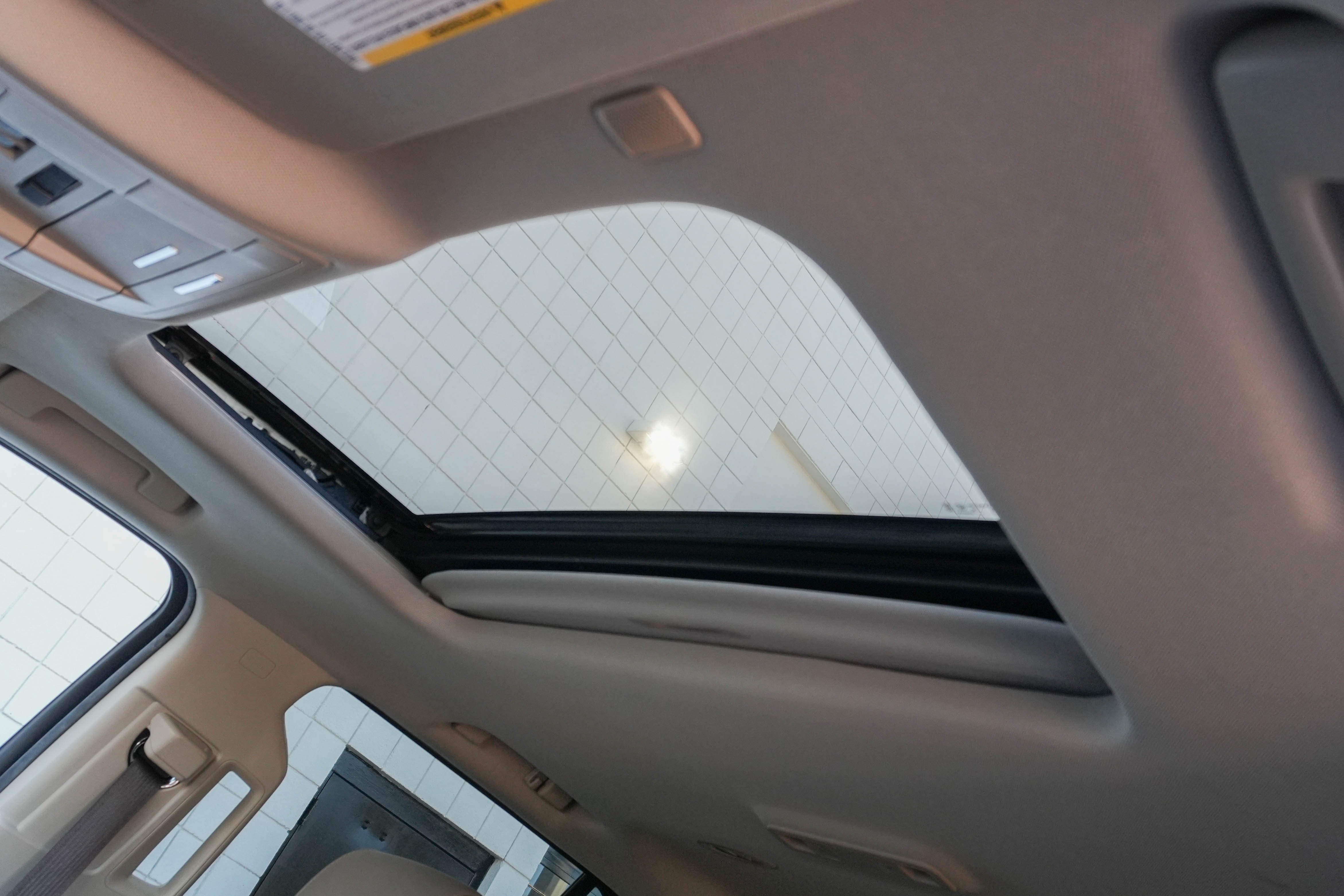 Used 2019 GMC Yukon SLT w/ Graphite Edition image 11