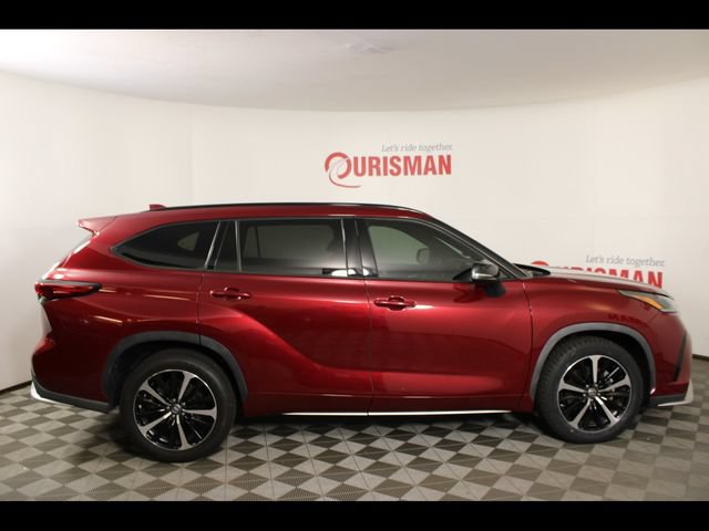 Used 2022 Toyota Highlander XSE FWD image 7