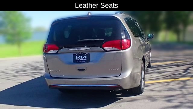 Used 2018 Chrysler Pacifica Limited FWD image 2