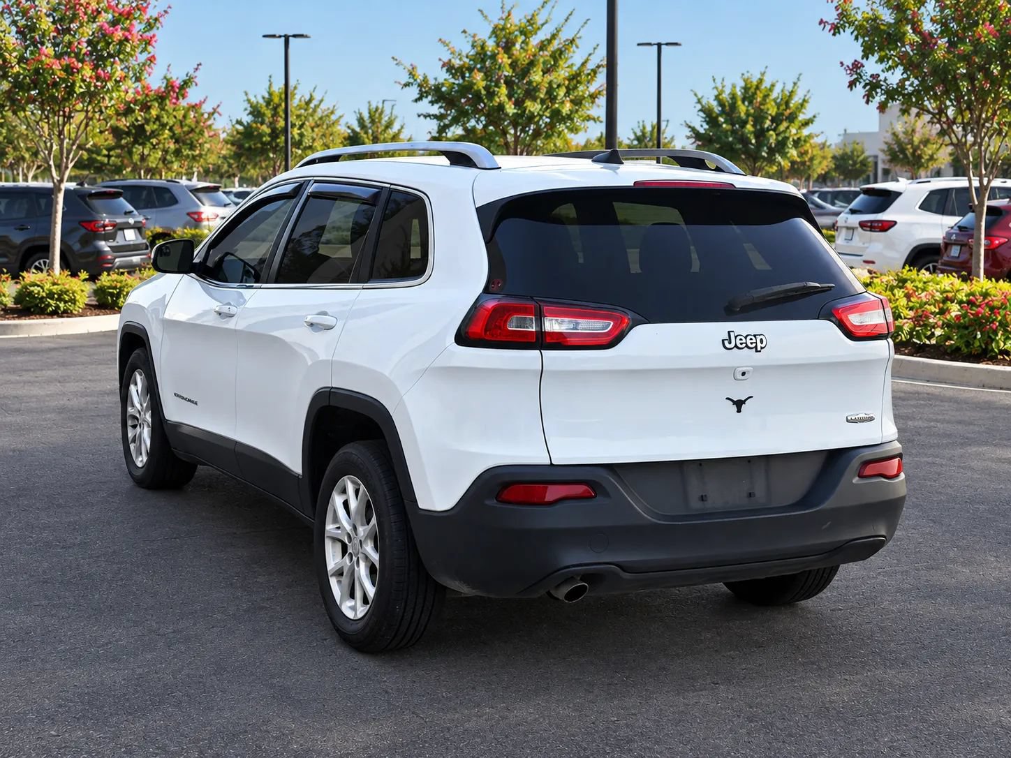 Used 2016 Jeep Cherokee Latitude w/ Comfort & Sound Group FWD image 3