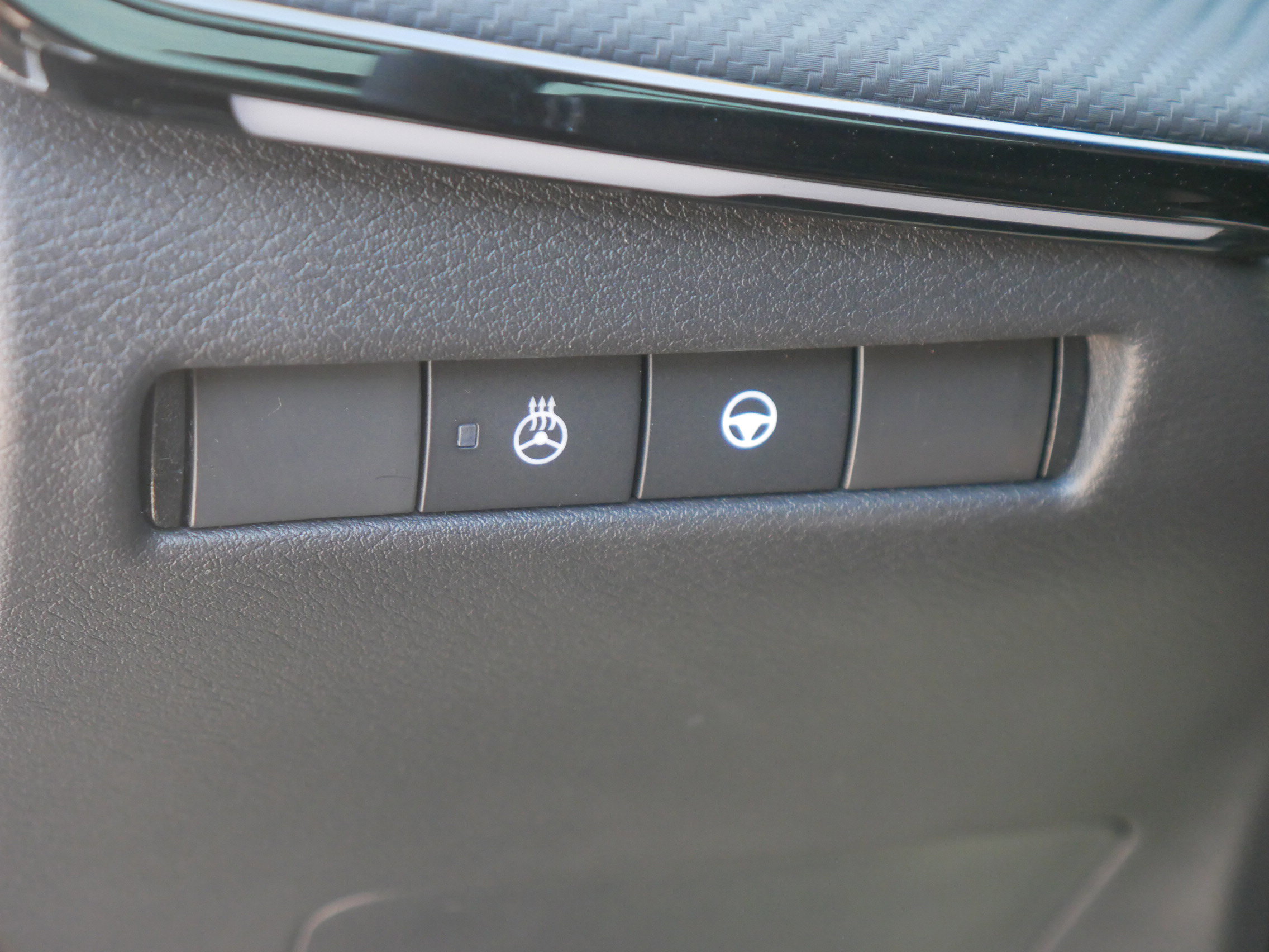 New 2025 Nissan Kicks SR w/ SR Premium Package image 6