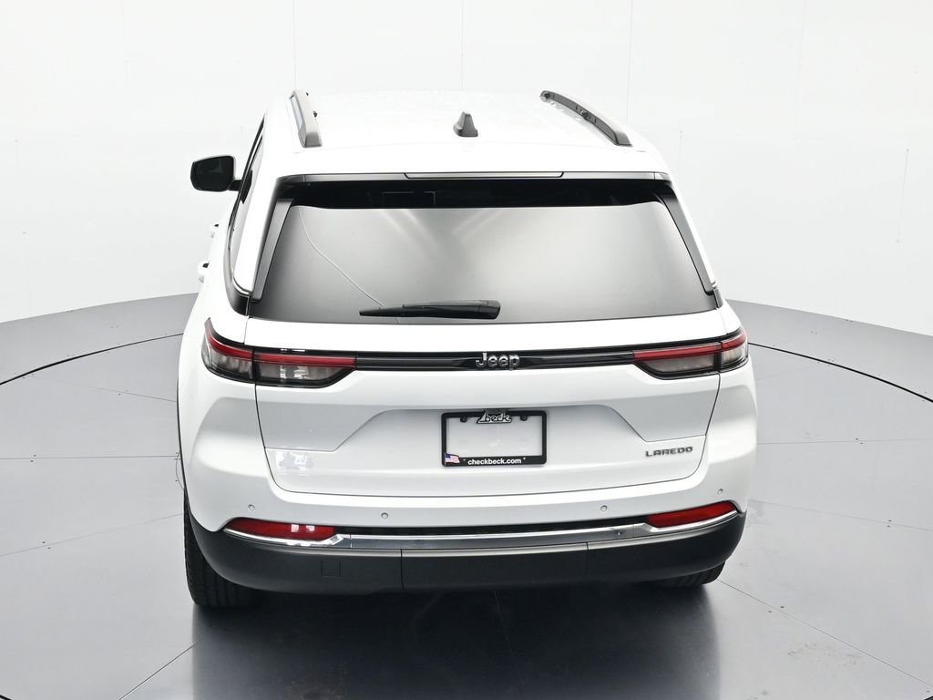 Used 2023 Jeep Grand Cherokee Laredo RWD image 32