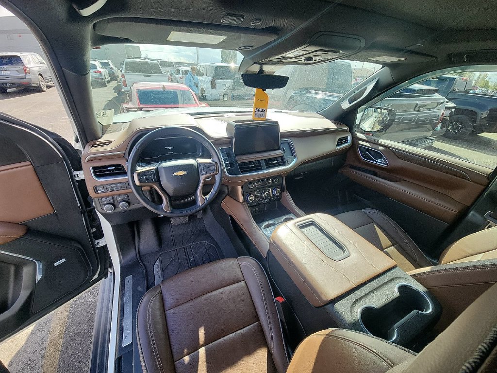 Used 2023 Chevrolet Suburban High Country w/ Premium Package 2 AWD/4WD image 5