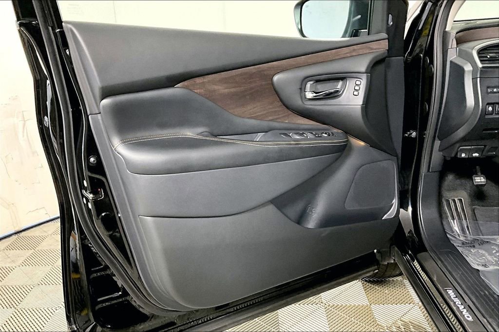 Used 2024 Nissan Murano Platinum w/ Cargo Package image 23