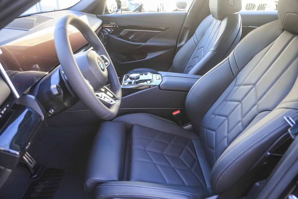 Used 2026 BMW 530i w/ M Sport Package RWD image 14