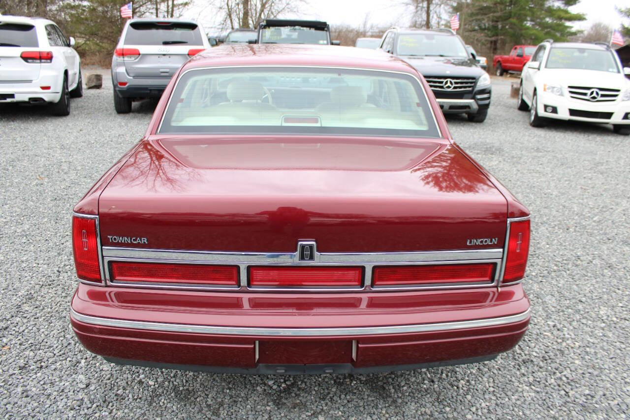Used 1996 Lincoln Town Car Signature image 8