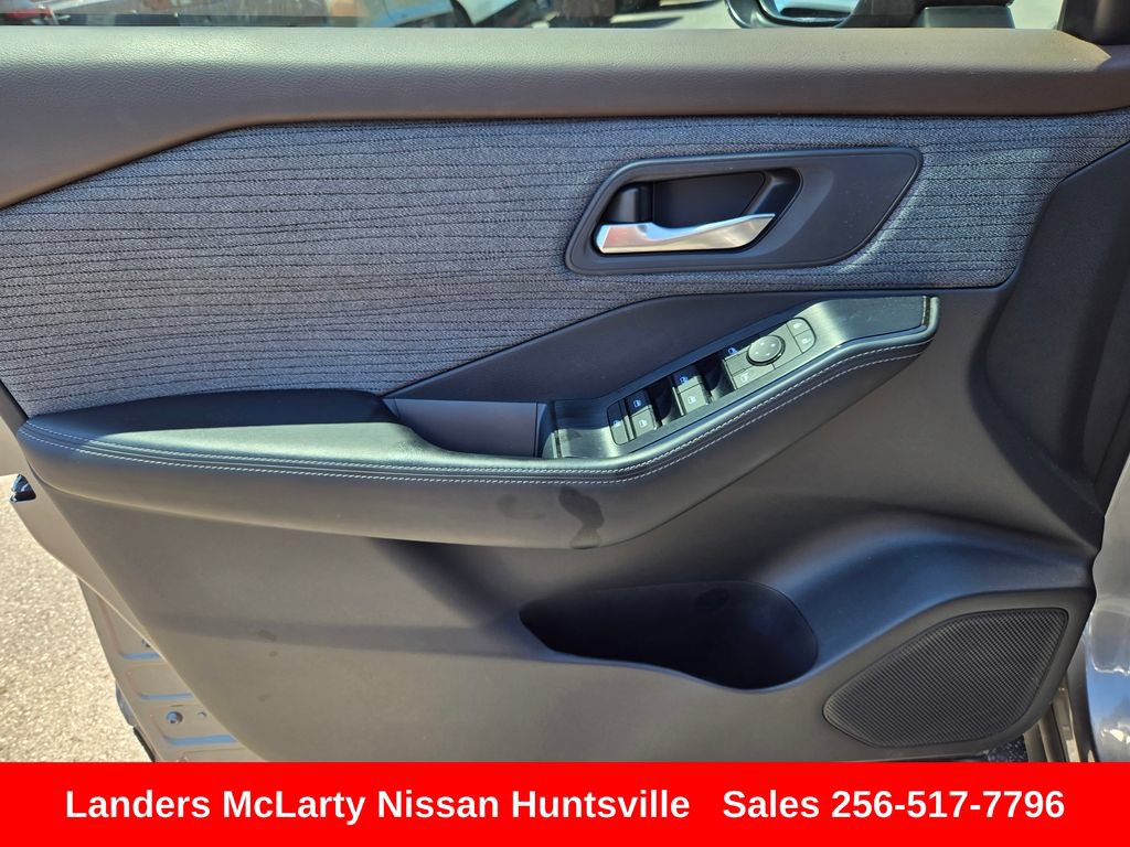 Used 2023 Nissan Rogue SV FWD image 20