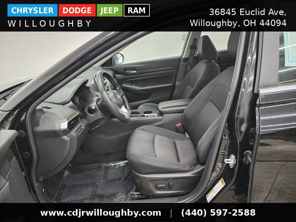 Used 2025 Nissan Altima 2.5 SV AWD/4WD image 14